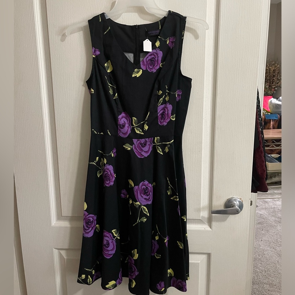 Cute fit & flare sleeveless dress size M